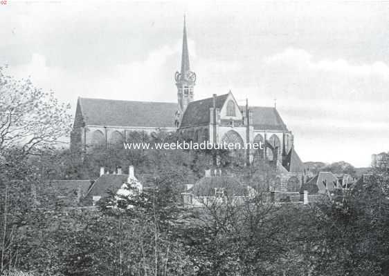 De Bevelanden. De Groote- of St. Maria Magdalenakerk te Goes van de wallen gezien