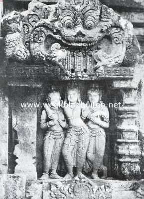 Indonesi, 1935, Prambanan, Tempelschoonheid in Java. Hemelnimfen aan het tempelcomplex van Prambanan