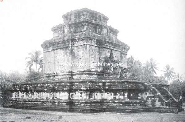 Tempelschoonheid in Java. De Mendoet-tempel na de restauratie