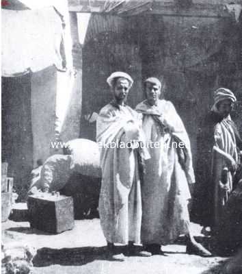 Marokko, 1936, Onbekend, Van links naar rechts: Arabier, afstammeling van Romeinsche kolonisten, Berber