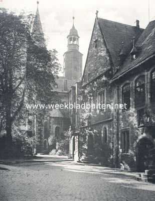 Duitsland, 1936, Goslar, Gedeelte van het stadhuis en de Marktkerk te Goslar, de keizerstad in den Harz