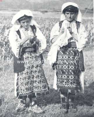 Kroati, 1936, Onbekend, Meisjes in de kleederdracht der omstreken van Knin (Dalmati)