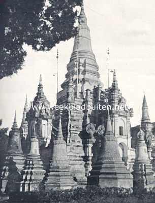 Een moderne Boeddhistische pagode in Cambodja (Fransch Indo-China)