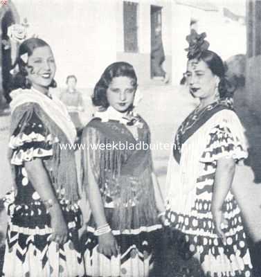 Spanje, 1936, Granada, Het Volendam van Spanje. De Sacro-Monte te Granada. Drie danseressen in 