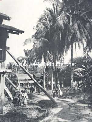 Vietnam, 1936, Lo Cai, De Dorpsstraat van Lao Kay in Tonkin