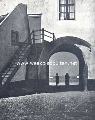 Gelderland, 1936, Harderwijk, Zon en schaduw bij de Vischpoort te Harderwijk