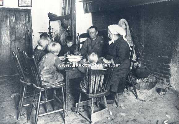 Noord-Brabant, 1936, Oirschot, Brabantsch boerenleven. Een Oirschotsch boerengezin aan den maaltijd