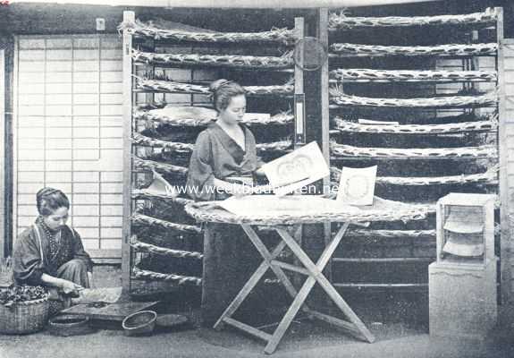 Japan, 1936, Onbekend, Het inzamelen van de eitjes der zijderupsen in Japan