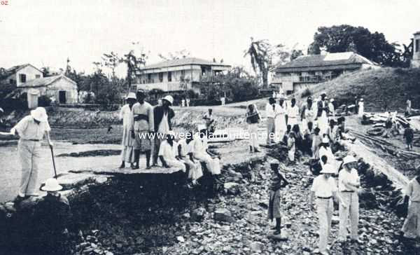 Frankrijk, 1936, Mayotte, Landingspiertje te Mayotte op Dzioudzi, hoofdplaats der Comeren-eilanden, kort na een cycloon