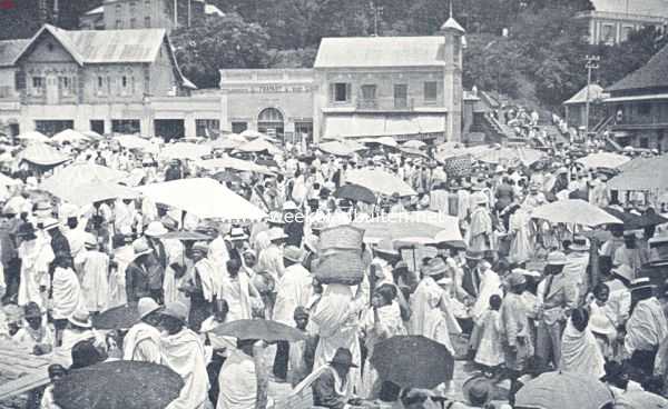 Madagascar, 1936, Antananarivo, Van een parel, een paradijs en een reus. Marktdag te Tananarive, de hoofdstad van Madagascar