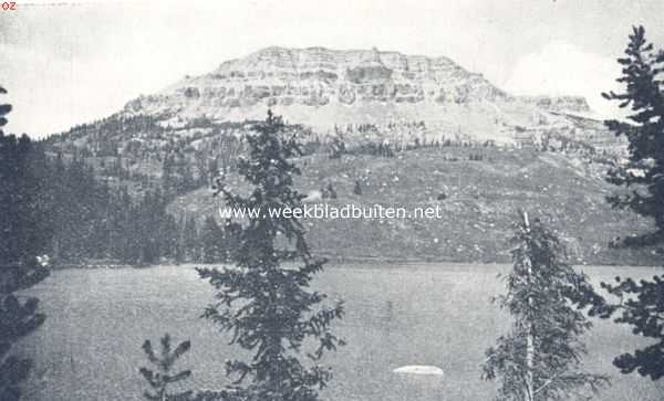 Het Yellowstone Park. Beartooth Butte en Beartooth Lake in het gebied ten noorden van het Yellowstone Park