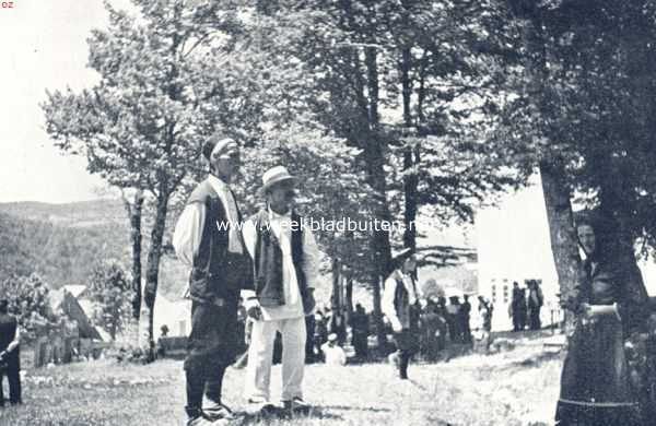 Kroati, 1936, Plitvice, Stojan (vooraan) in gesprek met een dorpsgenoot