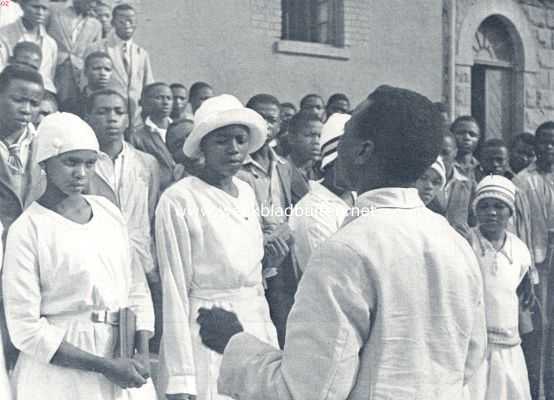 Lesotho, 1936, Morija, Basoetoland, het Zuid-Afrikaansche Zwitserland. Basoeto-kerkkoor te Morija, onder leiding van een landgenoot