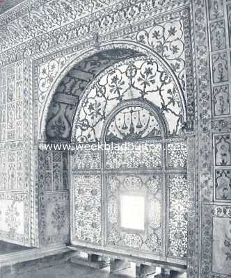 India, 1936, Agra, In de Diwan-I-Am, het door den Groot-Mogol Shah Dzjehan (1e helft 17e eeuw) gebouwde gerechtsgebouw, in het fort te Agra