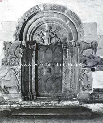 11e Eeuwsche Romaansche deur in het Slot Tirol, die van de ridderzaal toegang geeft tot het slot-kapelletje